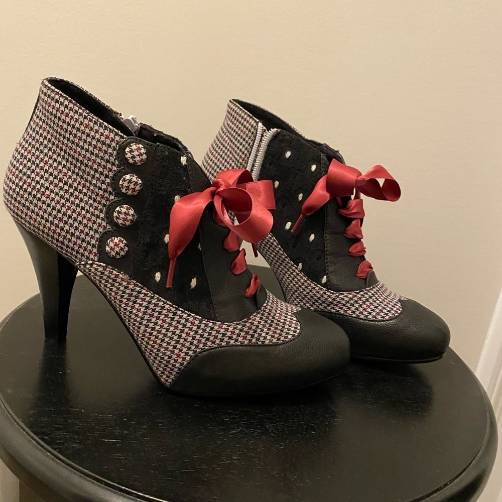 NEW Poetic License Betsy’s Buttons Houndstooth Oxford Booties Size 8.5 / 39.5